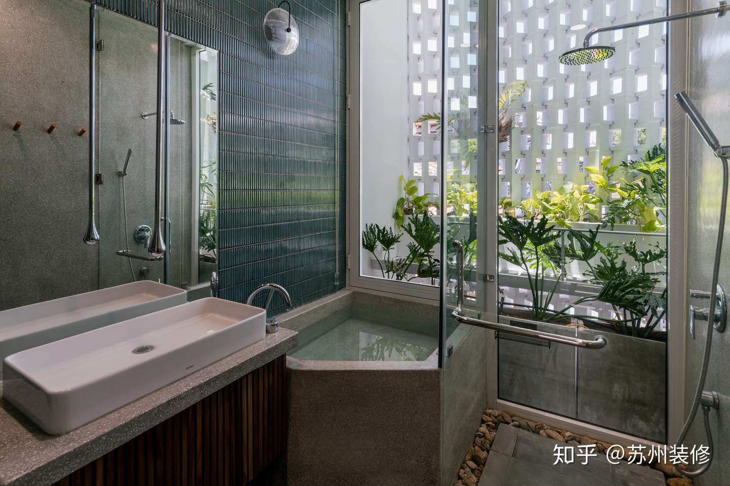 300 的自建别墅 半露天浴室像花园 满眼绿色 洗澡时超放松 知乎