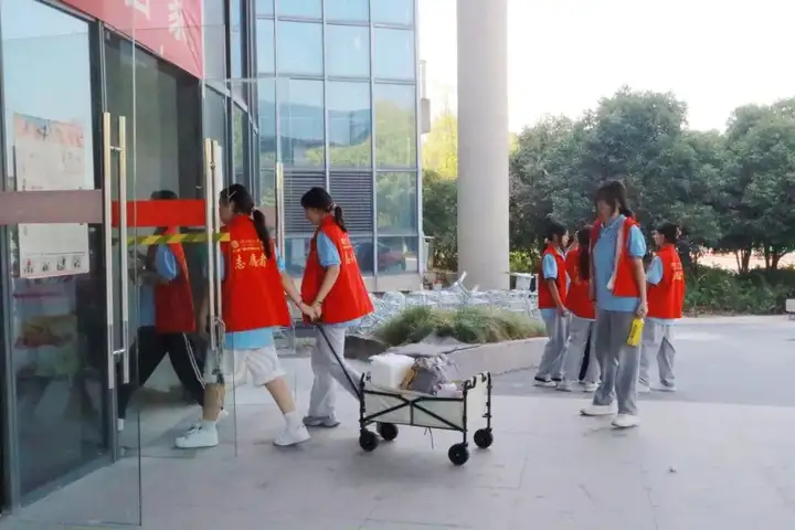 新学期 新希望|我们开学啦!塘栖校区开学报到!(图2) 新学期 新希望|我们开学啦!塘栖校区开学报到!(图2)