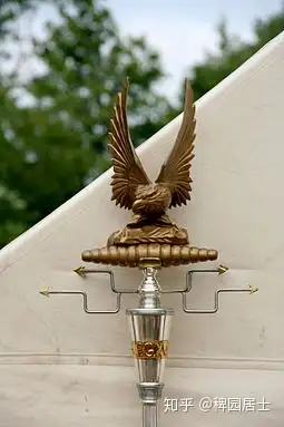 在马改之前,罗马除了鹰旗以外还使用另外四种标志:狼,牛,马和野猪.