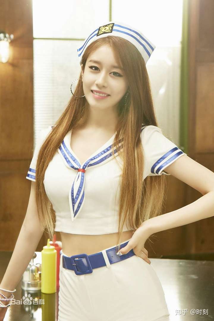 我一直想问,女生是更喜欢孝敏还是智妍,有女生跟我说她讨厌智妍的眼睛