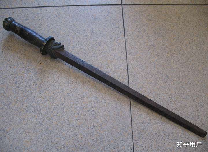 刀划一下一个口子,棍子来一下骨断筋折,为啥古代军队不人手一根铁棍?