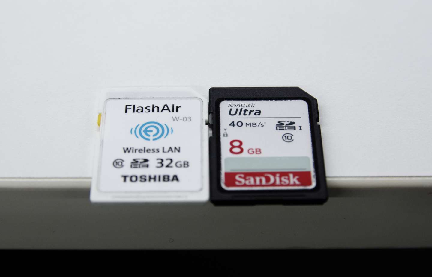 買い誠実 東芝 TOSHIBA 無線LAN搭載SDHCカード32GB Class10 FlashAir W-03 SD-R032GR7AL03A 