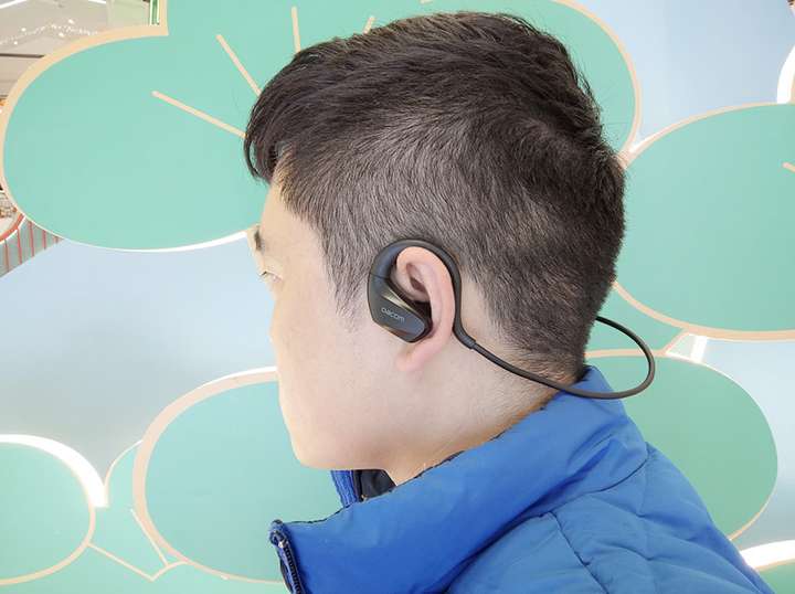 别再纠结骨传导还是气传导了,用这个耳机,护耳音质好!