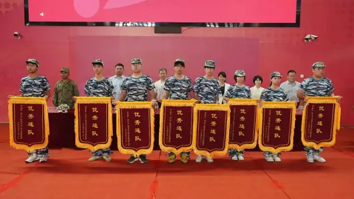 淬火成钢 筑梦启航 | 2025级新生军训闭营仪式暨开学典礼圆满落幕!(图7)