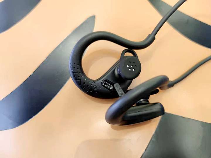 别再纠结骨传导还是气传导了,用这个耳机,护耳音质好!