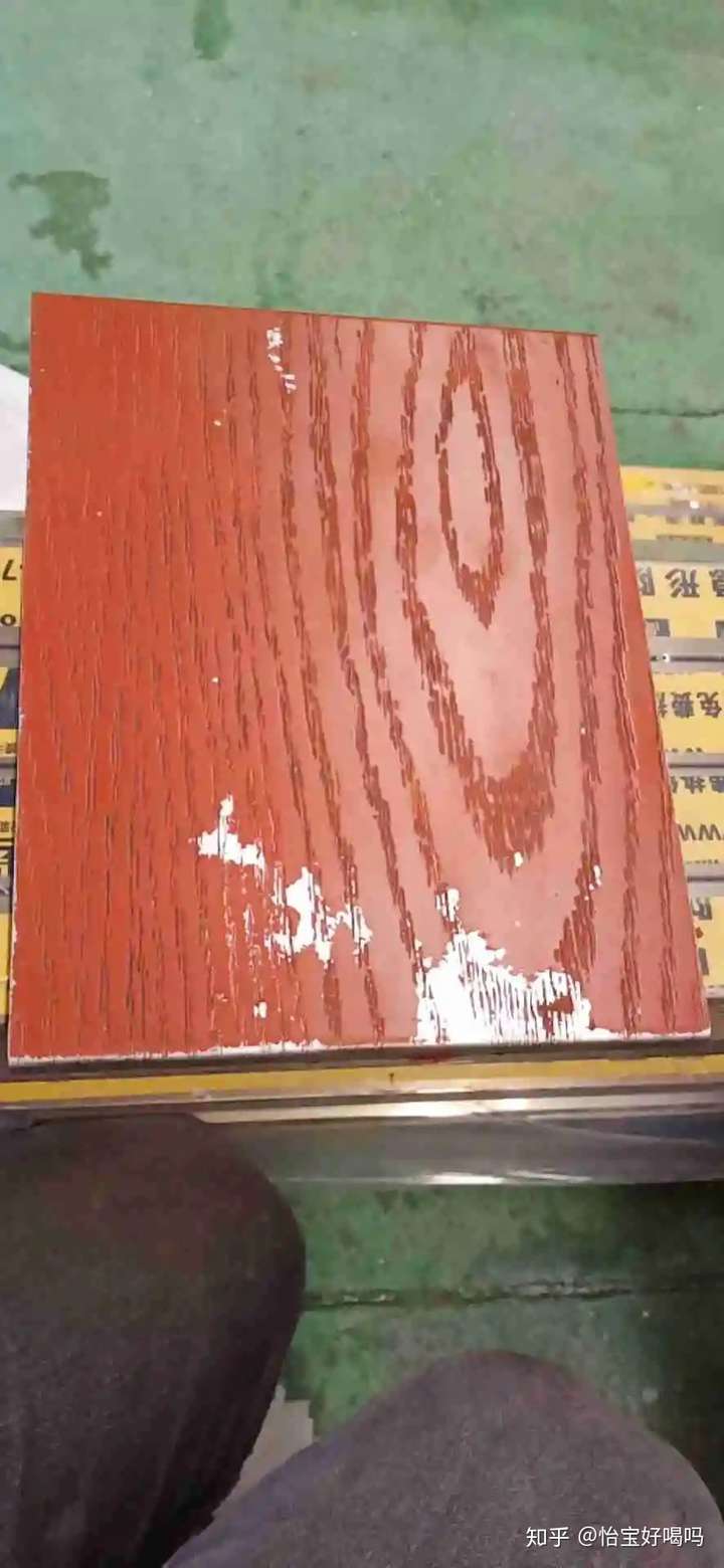 老式木头做的刷漆了的桌子,被烫了怎么修复?
