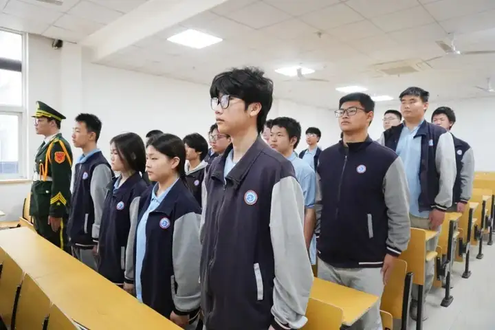 【红色校园】护旗薪火传使命 青春热血启征程 | 塘栖校区国旗护卫队交接仪式圆满落幕！(图4)