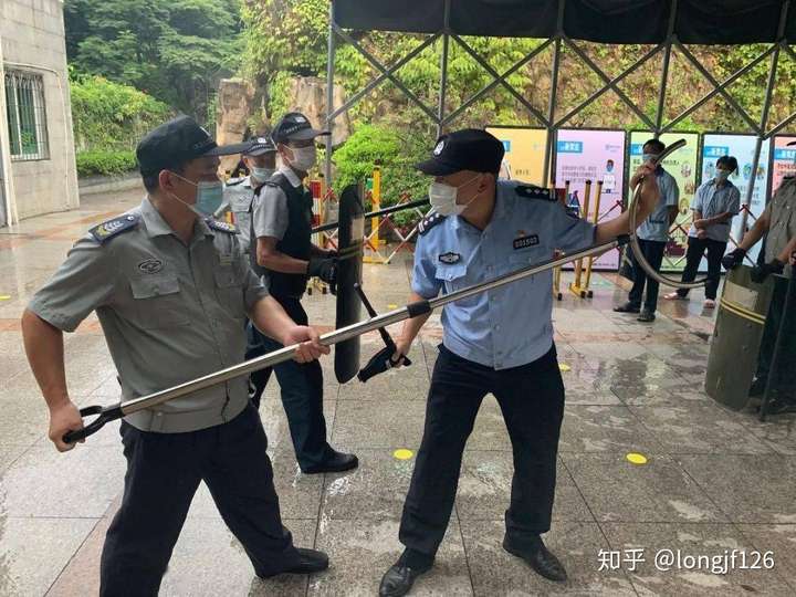 如何看待美国宣布制裁厦门市梧村派出所民警黄元雄?