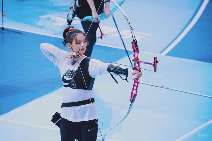 如何评价《超新星全运会》杨超越射箭闭眼射九环?