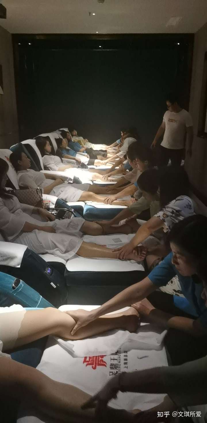 为什么问题涉及洗脚,按摩,洗澡,spa类的回答都这么多,这么积极? - 知
