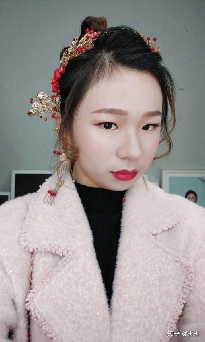 伴娘应该由化妆师专门化妆吗?