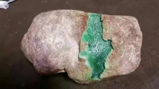 翡翠原石怎么辨别真假