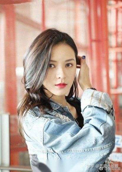 劳荣枝仿妆背后反映出怎样的社会心理?