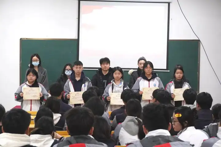 【紅色校園】信念如磐礪初心 青春揚(yáng)帆擔(dān)使命 | 塘棲校區(qū)團(tuán)課順利結(jié)業(yè)!(圖12) 【紅色校園】信念如磐礪初心 青春揚(yáng)帆擔(dān)使命 | 塘棲校區(qū)團(tuán)課順利結(jié)業(yè)!(圖12)