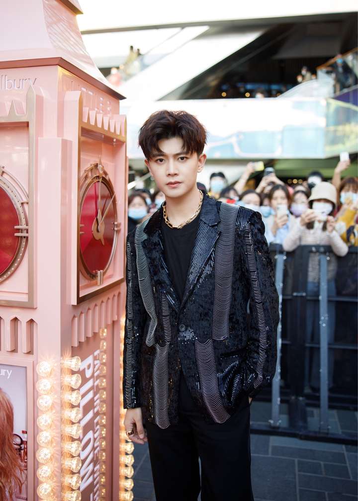 尹涛(导演) /刘国彤(导演) /任嘉伦 /谭松韵 /韩栋 /叶青 /姚奕辰