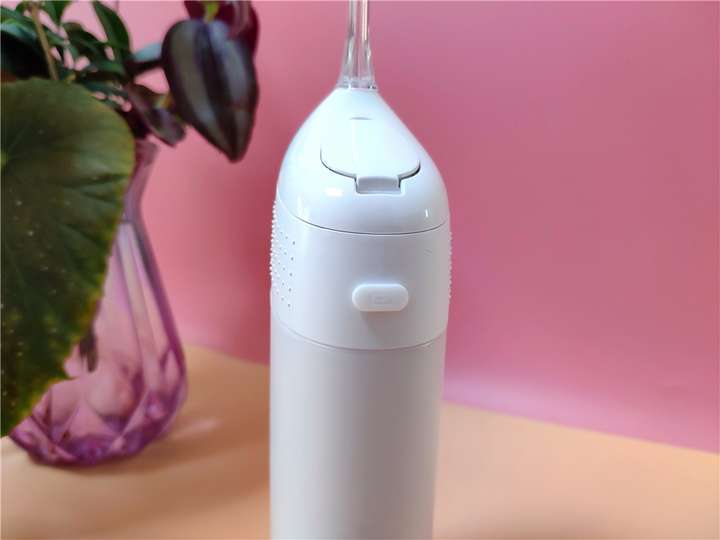 秒秒测便携式智能冲牙器——齿间洁净,一按即可