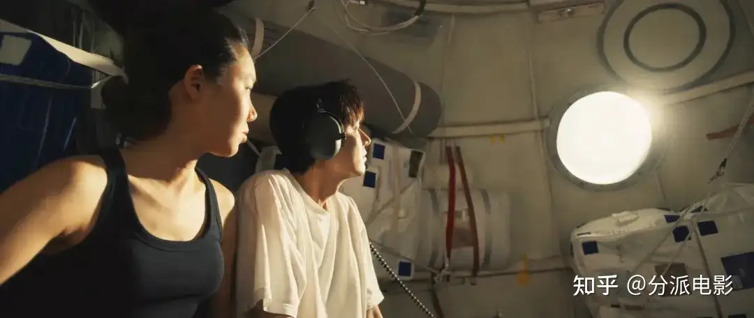 李敏镐新剧《问问星星吧》又整活,斥资500亿把恋爱谈到外太空?