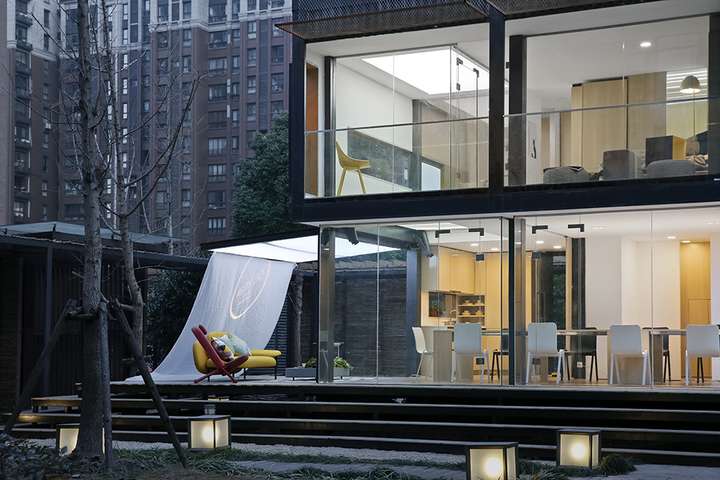 暖暖的新家——72集装箱爆改成花园别墅