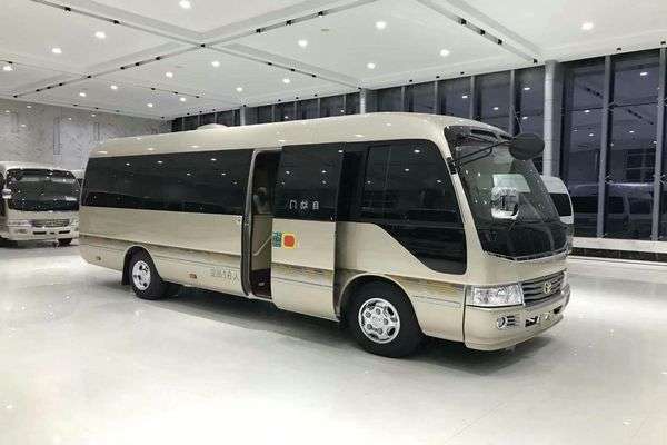 丰田考斯特凌志版16座稳重商务车身外观宽敞舒适内部环境