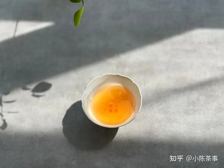 奔走相告（什么是大紅袍茶葉）大紅袍是什么紅茶，為什么這么多人將大紅袍當(dāng)成紅茶？從4個(gè)方向，李麻花一次說清楚，蘄春南站高鐵時(shí)刻表，