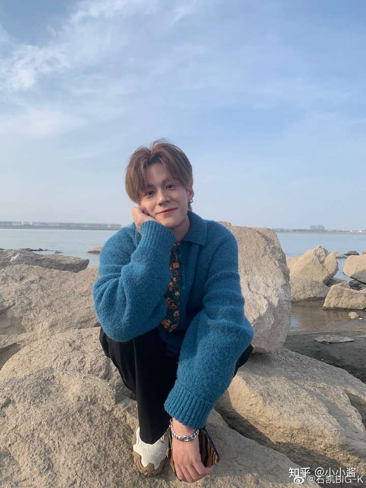 石凯 凯凯真的超级棒 虽然说不出有多非常非常非常好看 但是就是长在