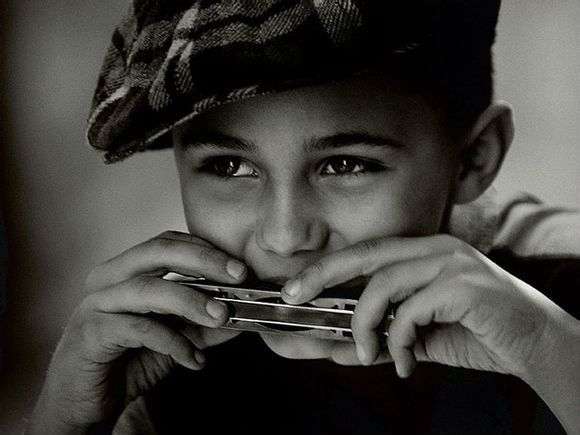 吹口琴时怎么把握口琴之间的距离