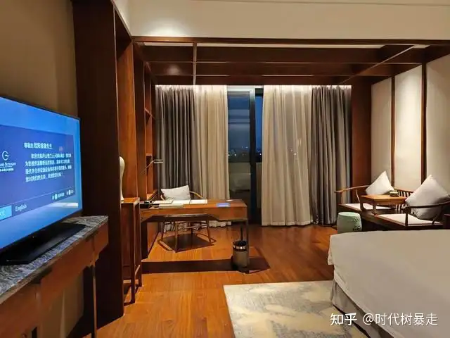 深圳坪山也有一个超级好的酒店，规模宏大，值得一睡