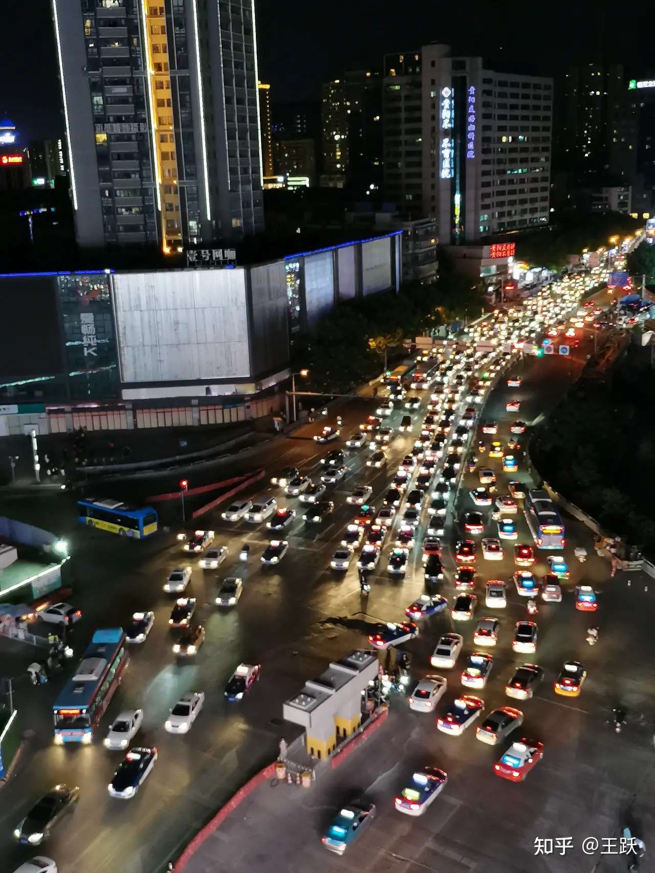 五一就不出去给大家添堵了在家睡大觉