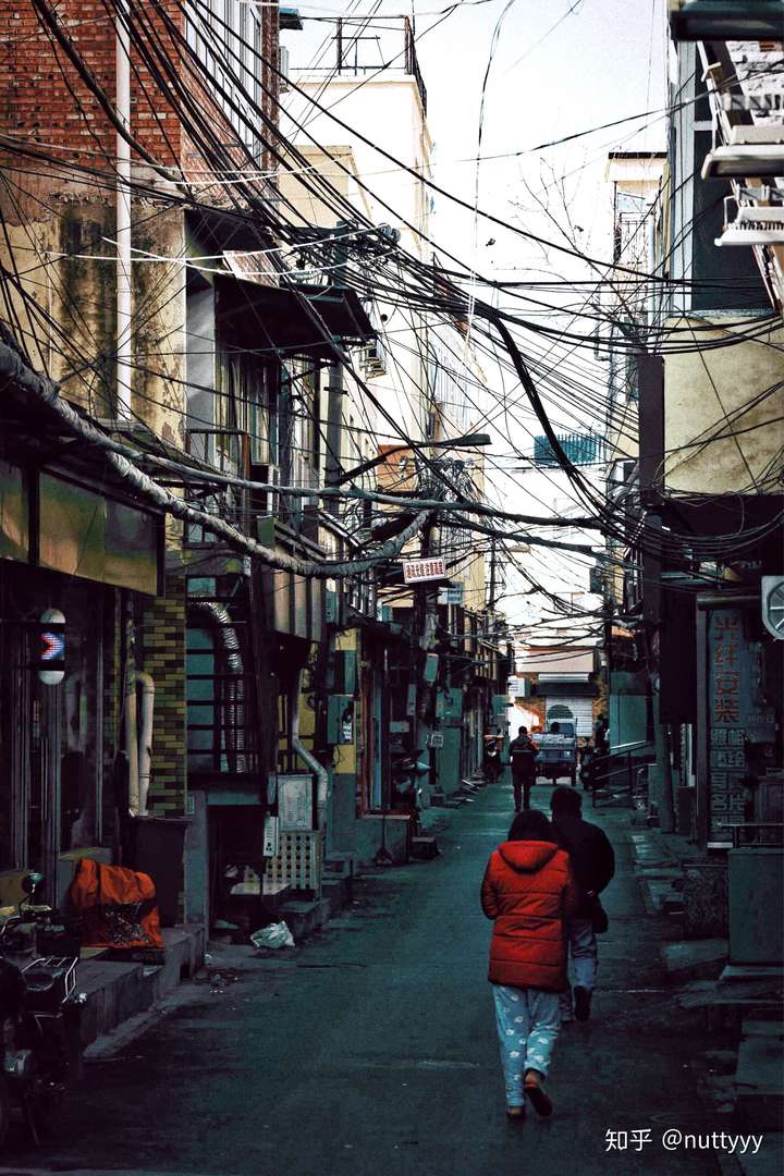 尝试通过后期调了一张"德味"的照片,感觉对吗?