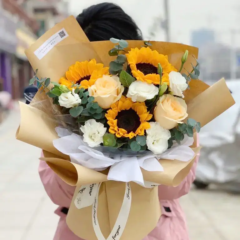 每个月有对应的生日花 你的生日花是什么 12个月份生日花的含义 知乎