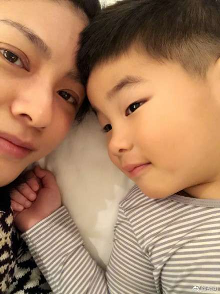 胡可晒小鱼儿旧照对比 沙溢称人越变越美 头越变越大 知乎