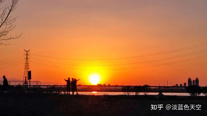 閒來和朋友去公園跑個半馬,真是迎著太陽奔跑,風景太美了