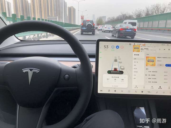 马斯克承认特斯拉用车内摄像头监控车主,称可以监测车主是否关注路况