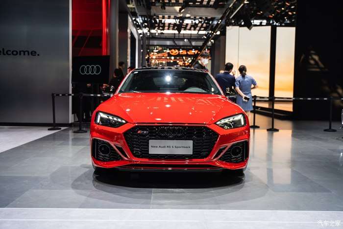 那一抹红色燃爆全场2020北京车展上的中期改款奥迪rs5