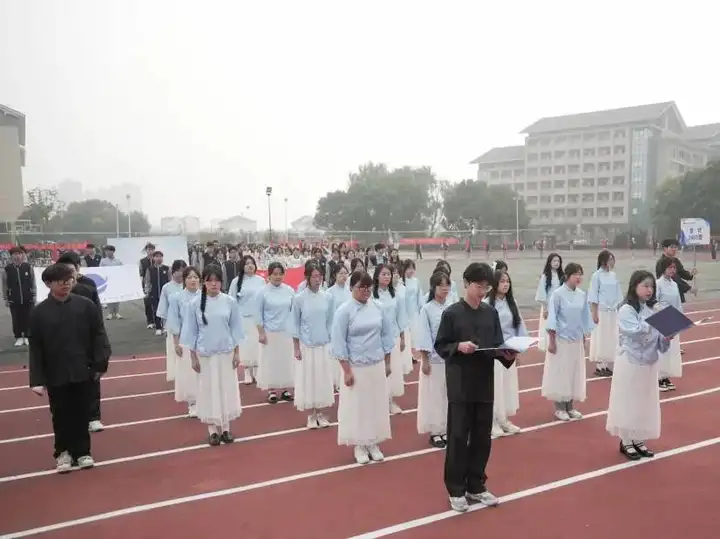 昂扬体育精神 尽展青春风采丨塘栖校区24级新生田径运动会开幕式(图7)