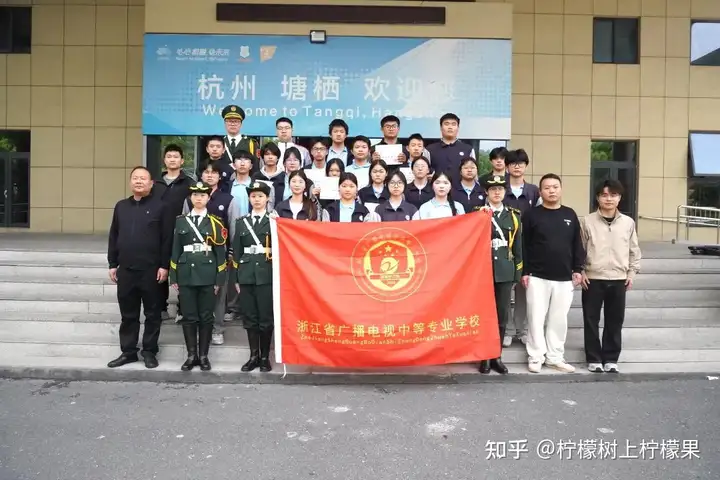 【红色校园】护旗薪火传使命 青春热血启征程 | 塘栖校区国旗护卫队交接仪式圆满落幕！(图18)