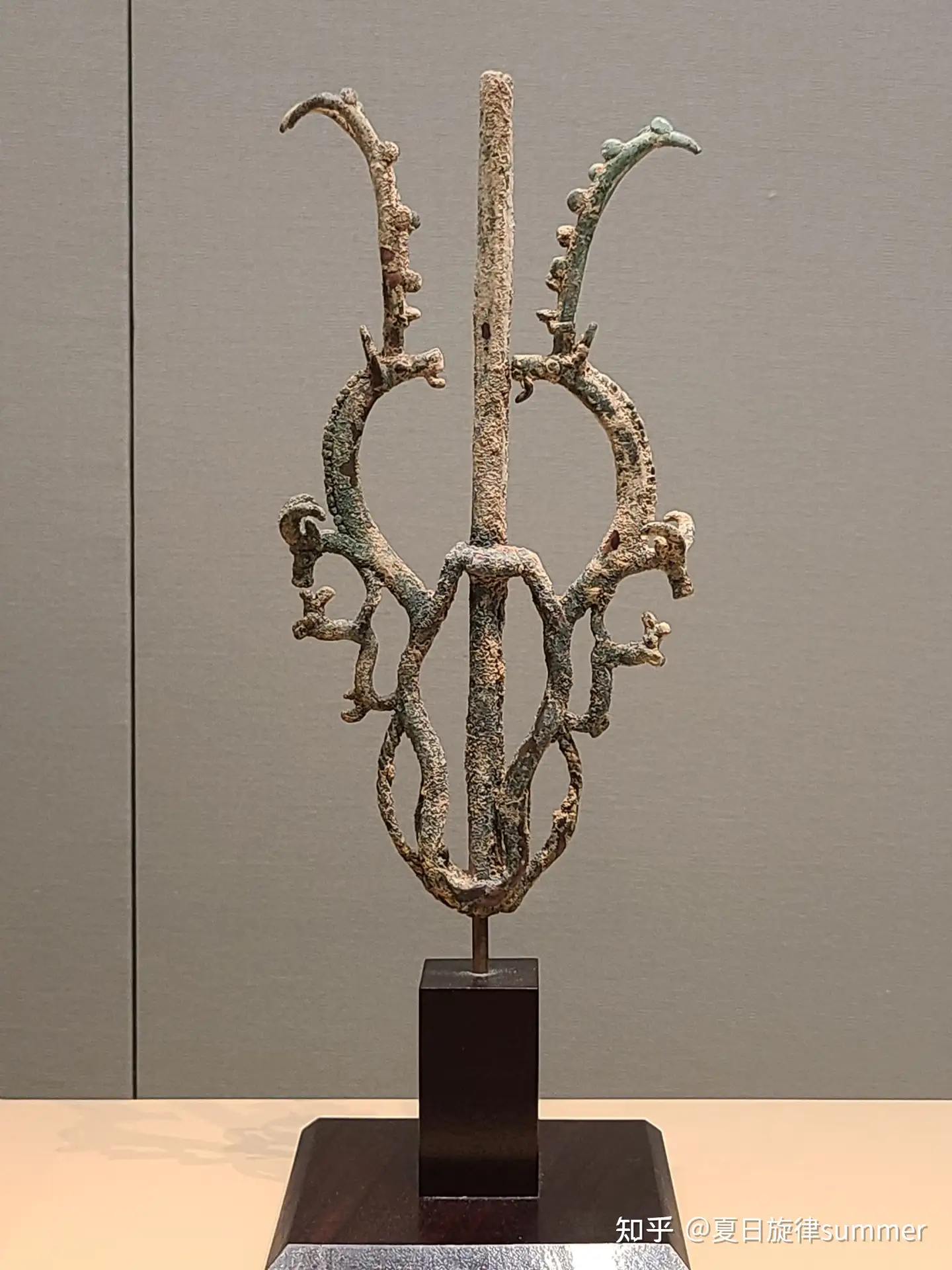 攻金之工——亚欧大陆早期金属艺术与文明互鉴”特展4 卢里斯坦的青铜装饰 