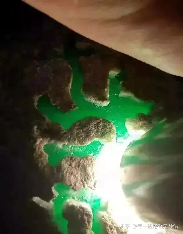 翡翠原石的特征，性质，怎样分辨原石出自哪些场口