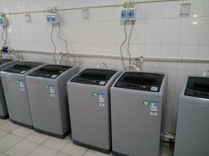 投币洗衣机只要运作好了,肯定赚钱的,但需要有专业的服务,和学校相关