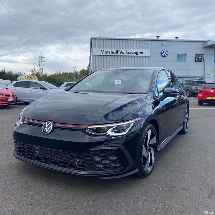 海外实拍全新高尔夫gti乐趣十足的钢炮有了新外观