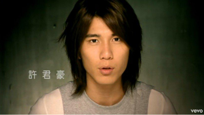 已认证的官方帐号 作者 |朱惠悦 ▲台湾男团"可米小子"主唱许君豪 曾