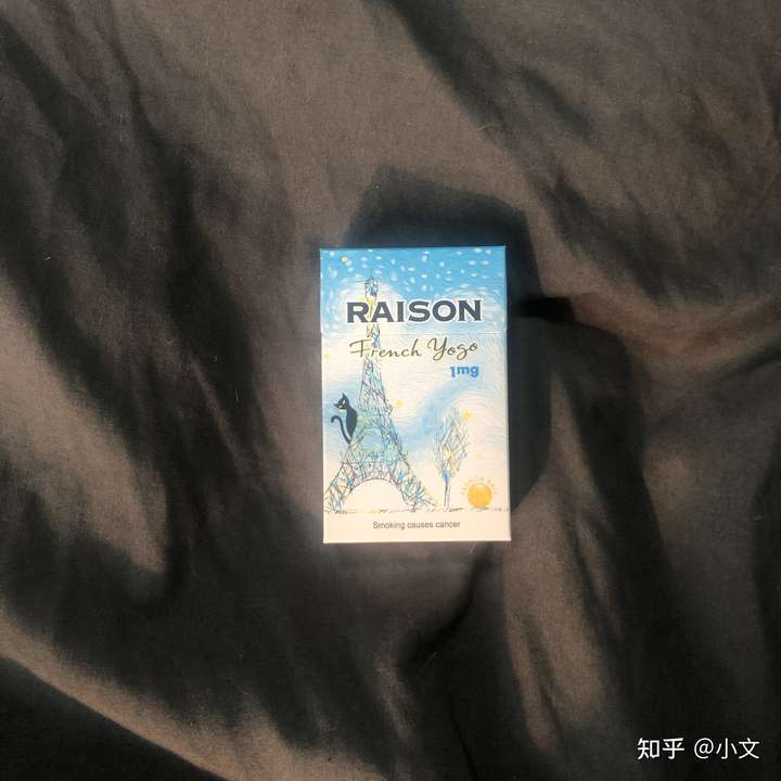 鐵塔貓酸奶 酸甜而不膩 煙盒藍色滿滿的文藝風 拆開玻璃紙可以聞到