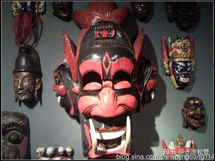 中国传统的面具是什么样子的