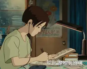 她的妈妈也是一边戴耳机一边读书学习,这二者是否有什么关联呢?