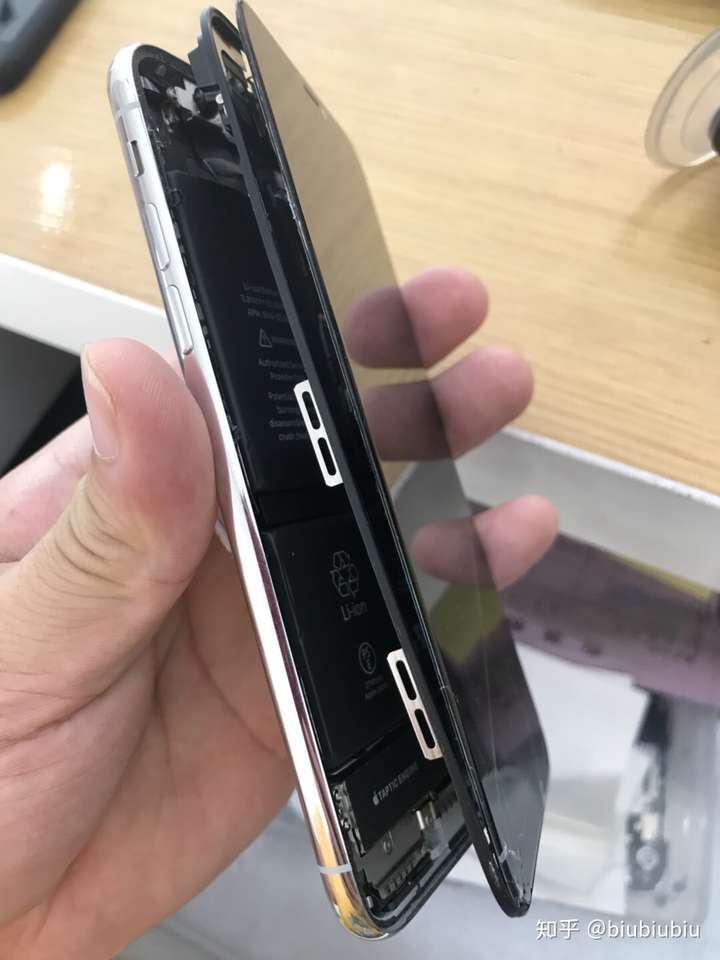 iphonex手機外屏摔壞了問問大家是去官方換還是怎麼辦