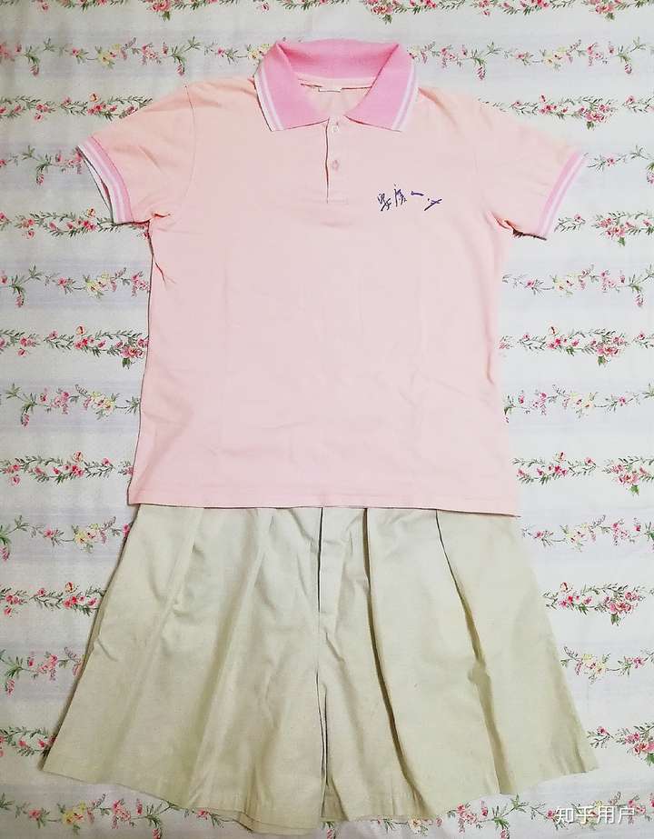 安徽省安庆第一中学女生夏季校服.