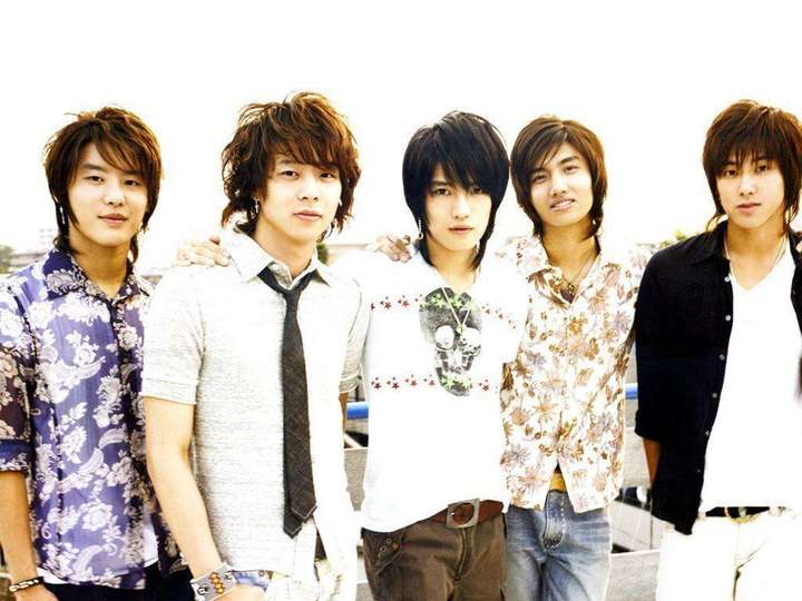 至少 现在, 东方神起是两个人. jyj fro