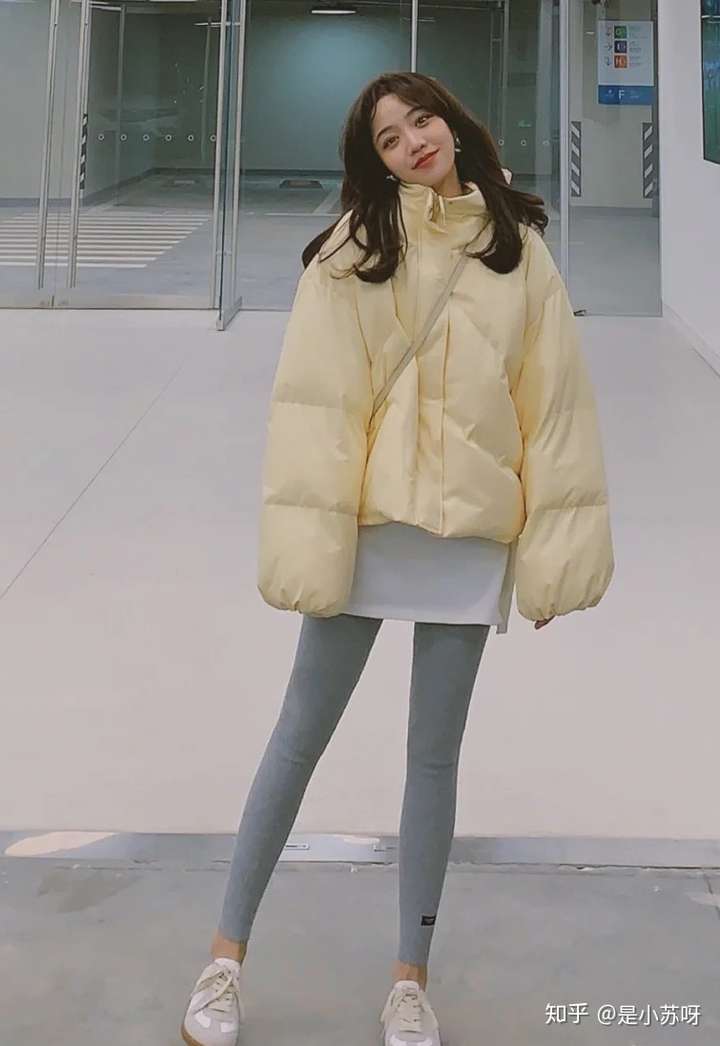 黄色小短袄应该搭配什么裤子