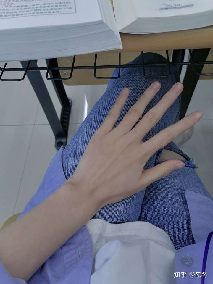 我是女生,但长了一双男生的大手hhhhh