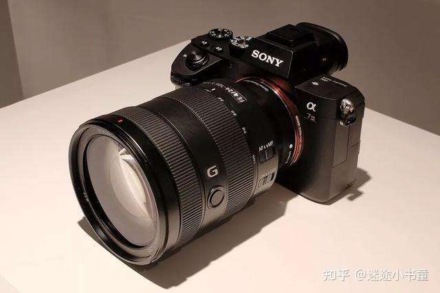 运动对焦,比索尼a7m2的要好,但还是不够智能,比a7m3要逊色一点.